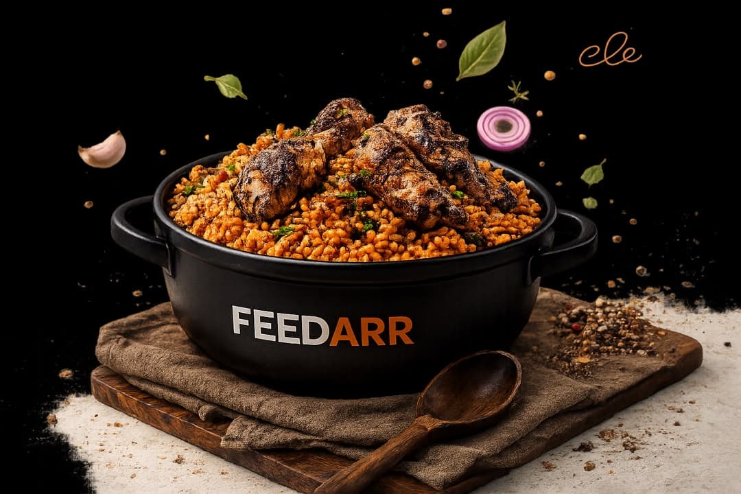 A FEEDARR pot filled with seasoned rice and grilled chicken