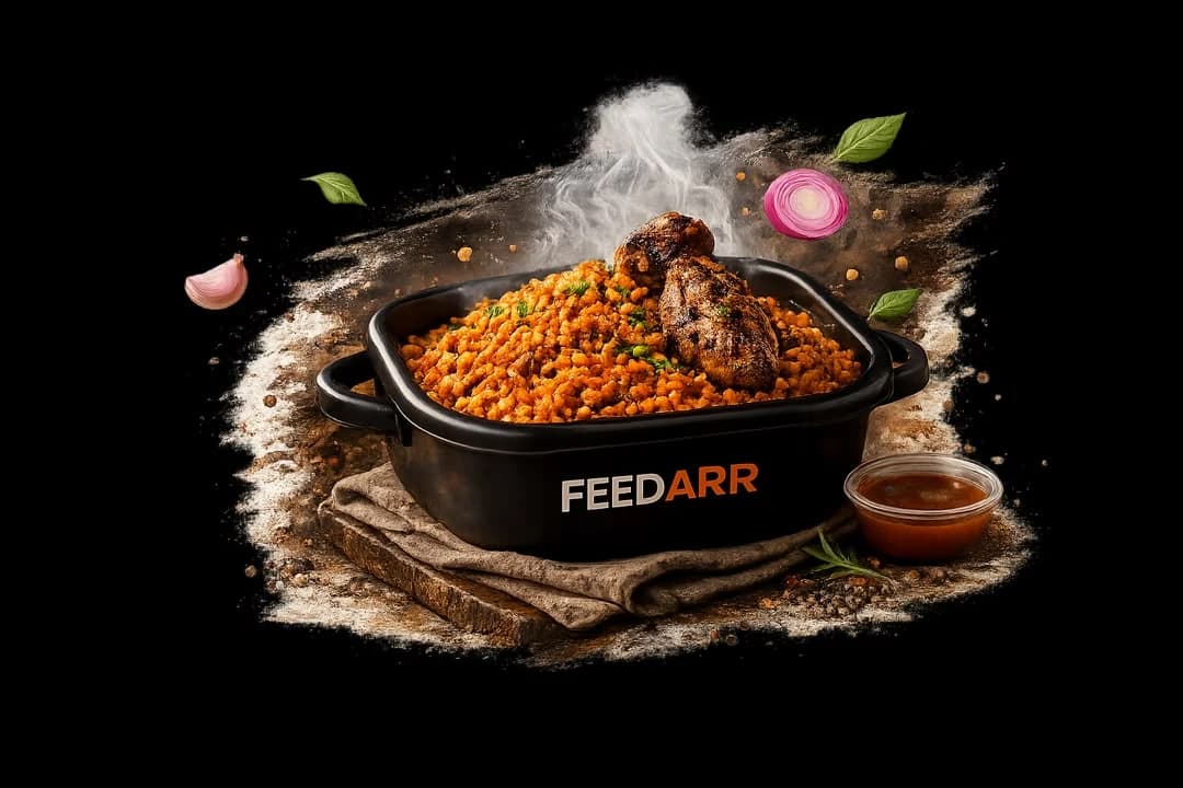 Branded FEEDARR serving pot with rice and grilled chicken